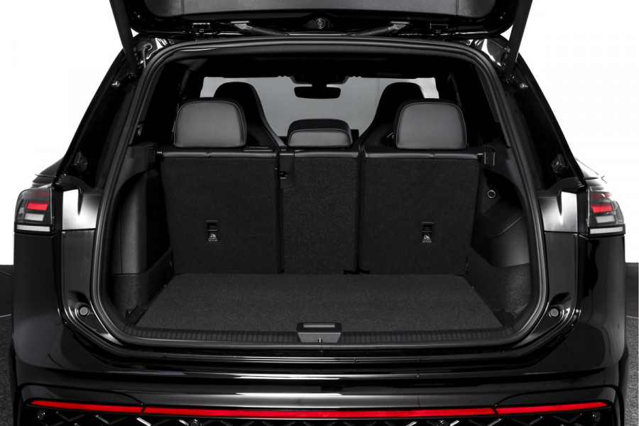 Volkswagen Tiguan 1.5 eHybrid 272PK R-Line Edition | Black Style | 15 inch Navi | Elek. Trekhaak | IQ Light | S/K-Panodak | Dig. Cockpit | Adapt. Cruise | Stoel-+Stuurverw. | 360 Camera | NAV + App. Connect | ECC | Elek. Klep | LM 20" | 4535