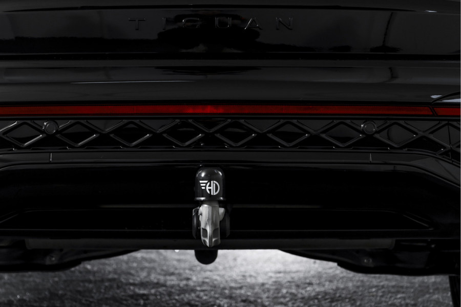 Volkswagen Tiguan 1.5 eHybrid 272PK R-Line Edition | Black Style | 15 inch Navi | Elek. Trekhaak | IQ Light | S/K-Panodak | Dig. Cockpit | Adapt. Cruise | Stoel-+Stuurverw. | 360 Camera | NAV + App. Connect | ECC | Elek. Klep | LM 20" | 4535