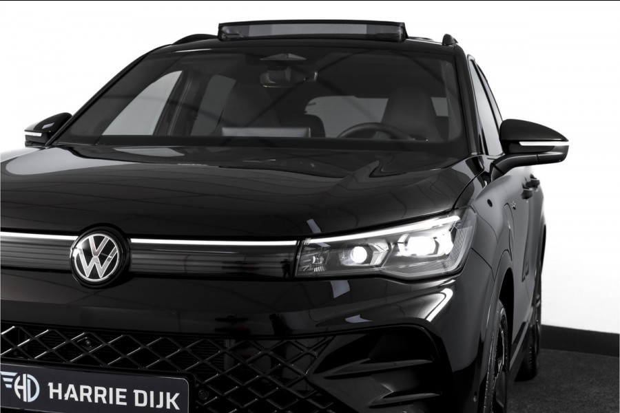 Volkswagen Tiguan 1.5 eHybrid 272PK R-Line Edition | Black Style | 15 inch Navi | Elek. Trekhaak | IQ Light | S/K-Panodak | Dig. Cockpit | Adapt. Cruise | Stoel-+Stuurverw. | 360 Camera | NAV + App. Connect | ECC | Elek. Klep | LM 20" | 4535