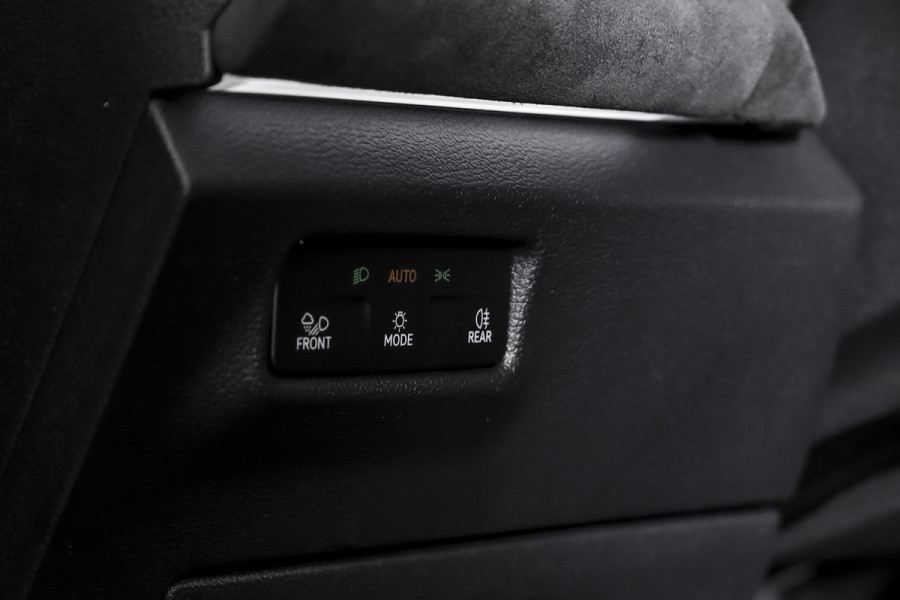 Volkswagen Tiguan 1.5 eHybrid 272PK R-Line Edition | Black Style | 15 inch Navi | Elek. Trekhaak | IQ Light | S/K-Panodak | Dig. Cockpit | Adapt. Cruise | Stoel-+Stuurverw. | 360 Camera | NAV + App. Connect | ECC | Elek. Klep | LM 20" | 4535
