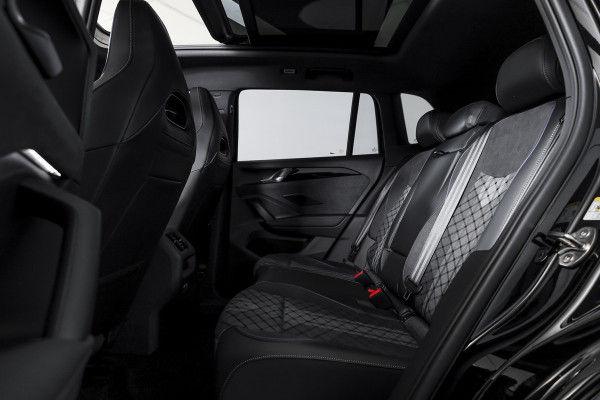 Volkswagen Tiguan 1.5 eHybrid 272PK R-Line Edition | Black Style | 15 inch Navi | Elek. Trekhaak | IQ Light | S/K-Panodak | Dig. Cockpit | Adapt. Cruise | Stoel-+Stuurverw. | 360 Camera | NAV + App. Connect | ECC | Elek. Klep | LM 20" | 4535