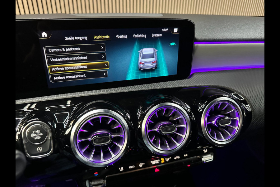 Mercedes-Benz A-Klasse 200 AMG Line - Pano - Ambiance - ACC