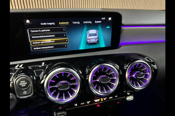 Mercedes-Benz A-Klasse 200 AMG Line - Pano - Ambiance - ACC