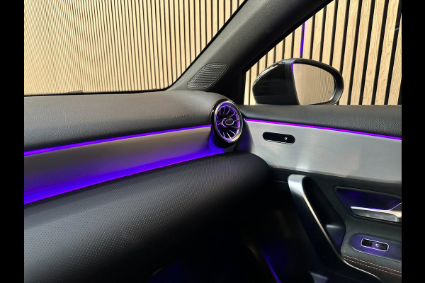 Mercedes-Benz A-Klasse 200 AMG Line - Pano - Ambiance - ACC