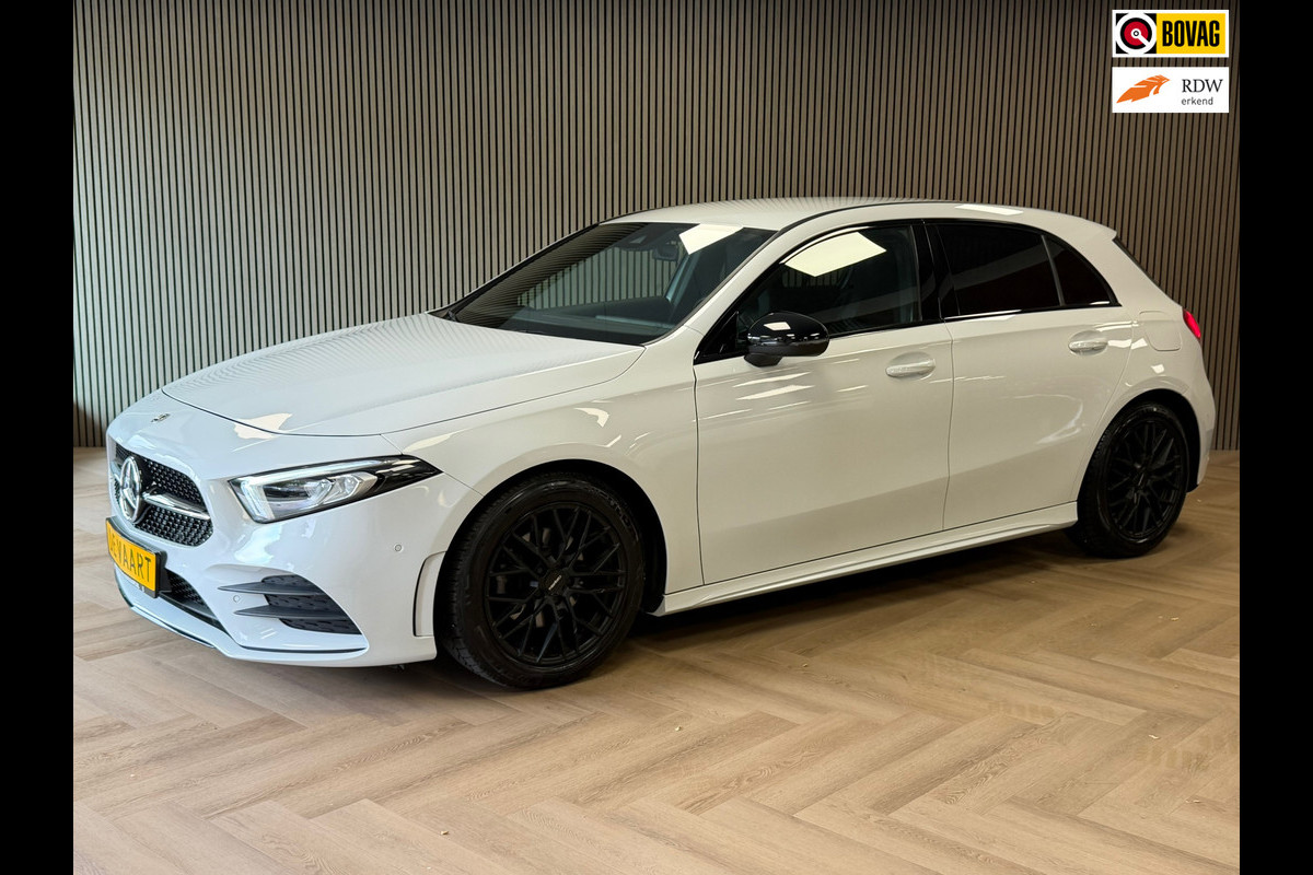 Mercedes-Benz A-Klasse 180 AMG Line AUT. SFEERVERLICHTING CAMERA NAVIGATIE CRUISE PDC KEYLESS-GO STOELVERWARMING AIRCO USB