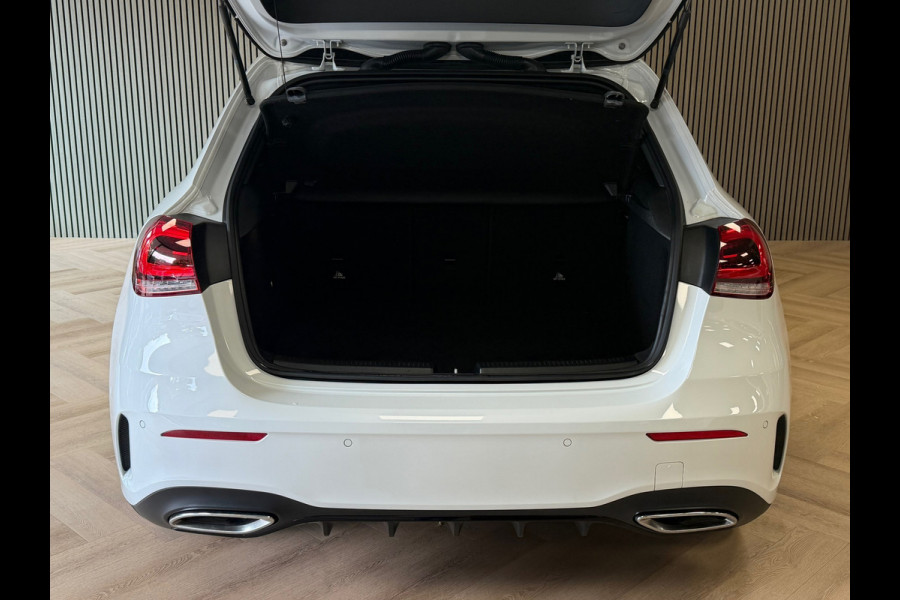 Mercedes-Benz A-Klasse 180 AMG Line AUT. SFEERVERLICHTING CAMERA NAVIGATIE CRUISE PDC KEYLESS-GO STOELVERWARMING AIRCO USB