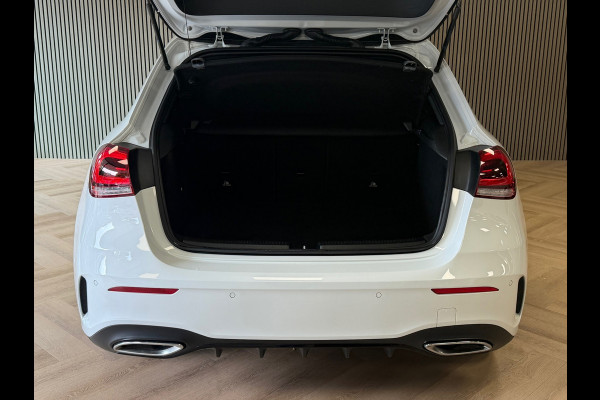 Mercedes-Benz A-Klasse 180 AMG Line AUT. SFEERVERLICHTING CAMERA NAVIGATIE CRUISE PDC KEYLESS-GO STOELVERWARMING AIRCO USB