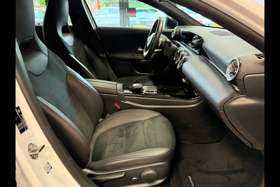 Mercedes-Benz A-Klasse 180 AMG Line AUT. SFEERVERLICHTING CAMERA NAVIGATIE CRUISE PDC KEYLESS-GO STOELVERWARMING AIRCO USB