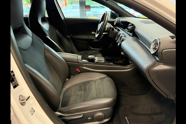 Mercedes-Benz A-Klasse 180 AMG Line AUT. SFEERVERLICHTING CAMERA NAVIGATIE CRUISE PDC KEYLESS-GO STOELVERWARMING AIRCO USB