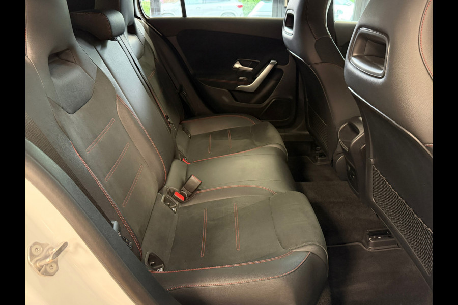 Mercedes-Benz A-Klasse 180 AMG Line AUT. SFEERVERLICHTING CAMERA NAVIGATIE CRUISE PDC KEYLESS-GO STOELVERWARMING AIRCO USB