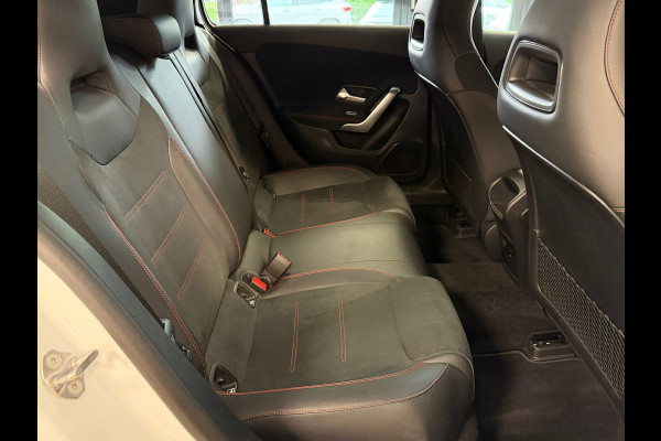 Mercedes-Benz A-Klasse 180 AMG Line AUT. SFEERVERLICHTING CAMERA NAVIGATIE CRUISE PDC KEYLESS-GO STOELVERWARMING AIRCO USB