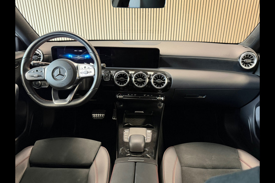 Mercedes-Benz A-Klasse 180 AMG Line AUT. SFEERVERLICHTING CAMERA NAVIGATIE CRUISE PDC KEYLESS-GO STOELVERWARMING AIRCO USB