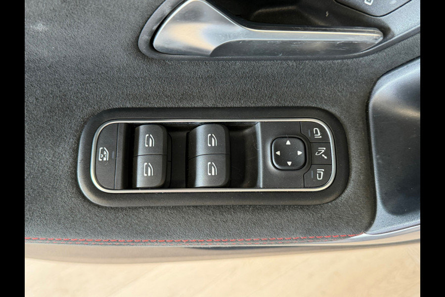 Mercedes-Benz A-Klasse 180 AMG Line AUT. SFEERVERLICHTING CAMERA NAVIGATIE CRUISE PDC KEYLESS-GO STOELVERWARMING AIRCO USB