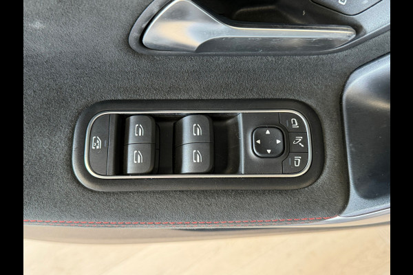 Mercedes-Benz A-Klasse 180 AMG Line AUT. SFEERVERLICHTING CAMERA NAVIGATIE CRUISE PDC KEYLESS-GO STOELVERWARMING AIRCO USB