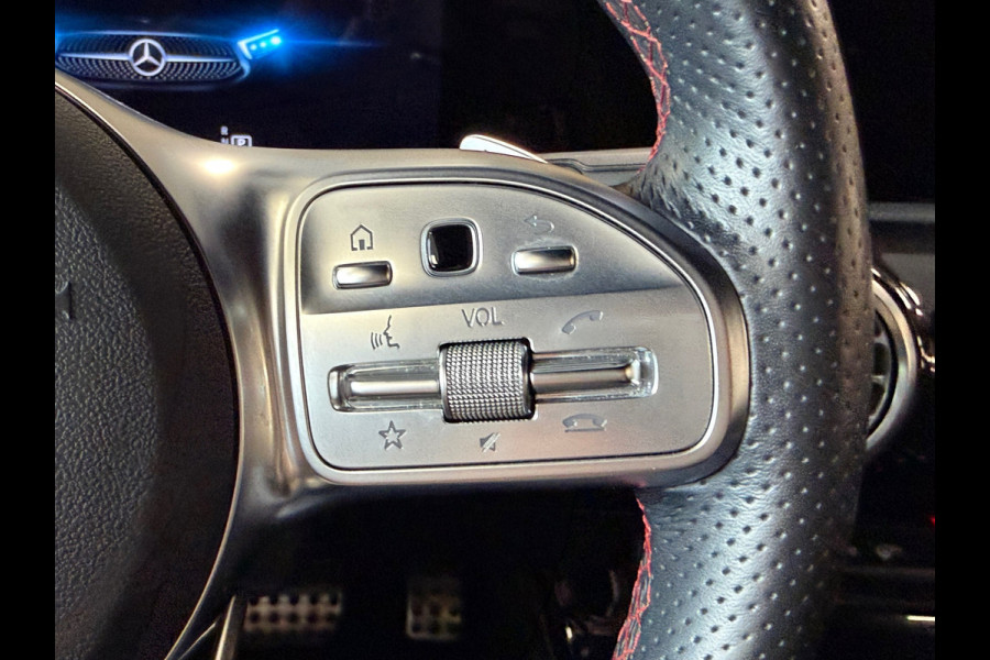 Mercedes-Benz A-Klasse 180 AMG Line AUT. SFEERVERLICHTING CAMERA NAVIGATIE CRUISE PDC KEYLESS-GO STOELVERWARMING AIRCO USB