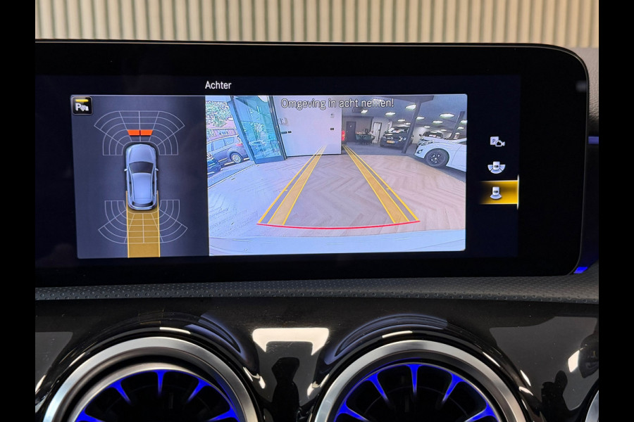 Mercedes-Benz A-Klasse 180 AMG Line AUT. SFEERVERLICHTING CAMERA NAVIGATIE CRUISE PDC KEYLESS-GO STOELVERWARMING AIRCO USB