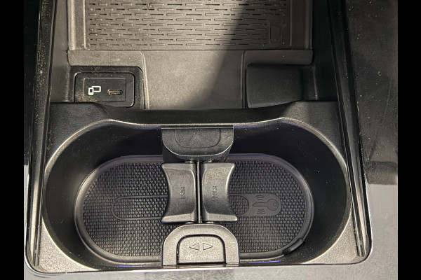 Mercedes-Benz A-Klasse 180 AMG Line AUT. SFEERVERLICHTING CAMERA NAVIGATIE CRUISE PDC KEYLESS-GO STOELVERWARMING AIRCO USB
