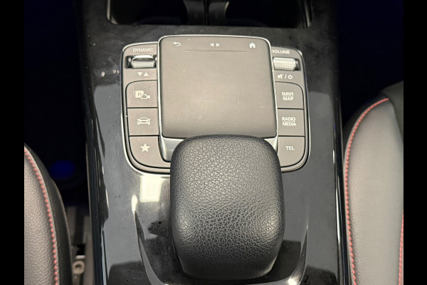 Mercedes-Benz A-Klasse 180 AMG Line AUT. SFEERVERLICHTING CAMERA NAVIGATIE CRUISE PDC KEYLESS-GO STOELVERWARMING AIRCO USB