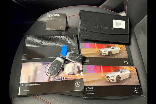 Mercedes-Benz A-Klasse 180 AMG Line AUT. SFEERVERLICHTING CAMERA NAVIGATIE CRUISE PDC KEYLESS-GO STOELVERWARMING AIRCO USB