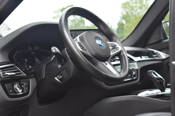 BMW 5 Serie 545e xDrive M-Sport Pano Laser H&K HUD Keyless Trekhaak