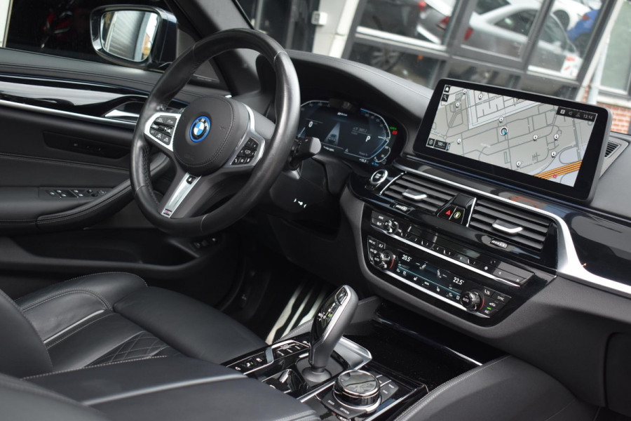 BMW 5 Serie 545e xDrive M-Sport Pano Laser H&K HUD Keyless Trekhaak