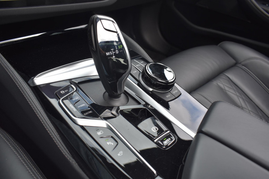 BMW 5 Serie 545e xDrive M-Sport Pano Laser H&K HUD Keyless Trekhaak