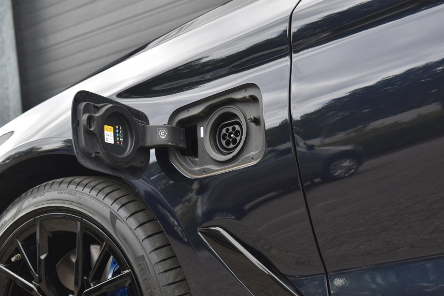 BMW 5 Serie 545e xDrive M-Sport Pano Laser H&K HUD Keyless Trekhaak