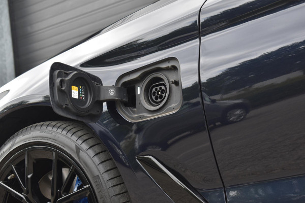 BMW 5 Serie 545e xDrive M-Sport Pano Laser H&K HUD Keyless Trekhaak