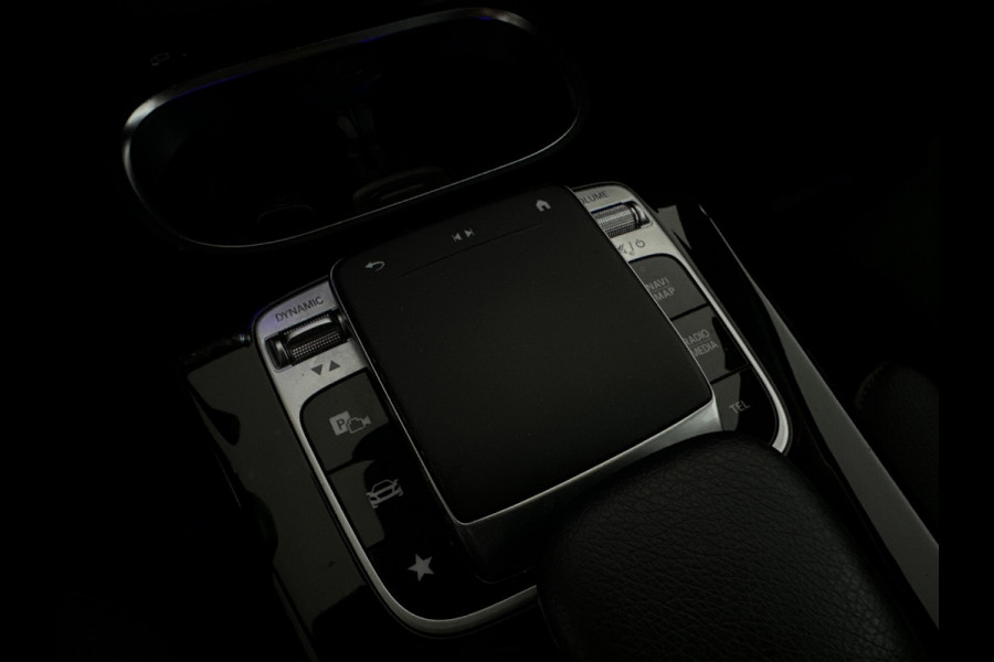 Mercedes-Benz A-Klasse 180 Business Solution AMG Camera |Sfeerverlichting|Stoelverwarming|Lane Assist| Cruise Control