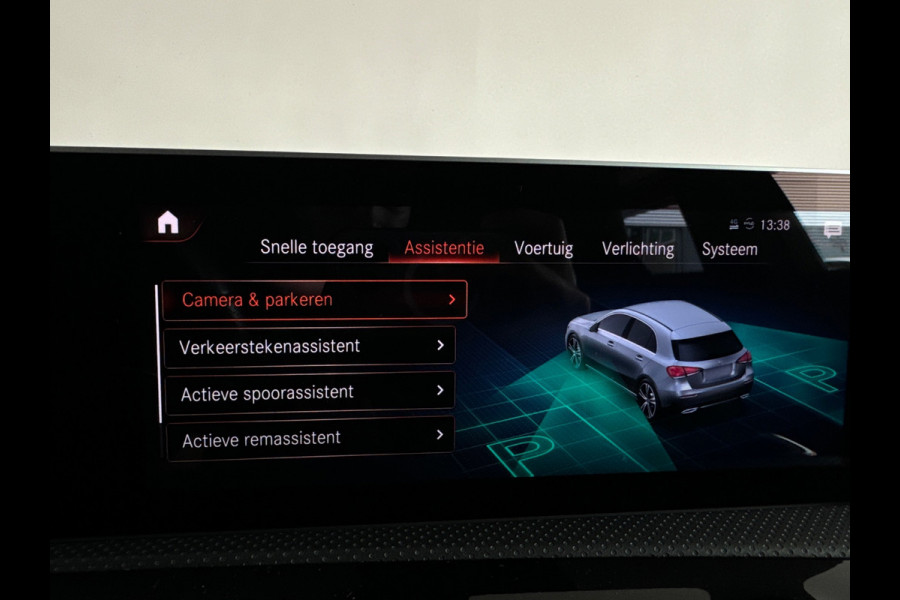 Mercedes-Benz A-Klasse 180 Business Solution AMG Camera |Sfeerverlichting|Stoelverwarming|Lane Assist| Cruise Control
