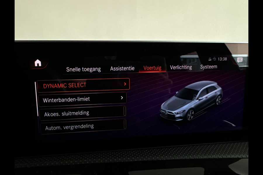Mercedes-Benz A-Klasse 180 Business Solution AMG Camera |Sfeerverlichting|Stoelverwarming|Lane Assist| Cruise Control
