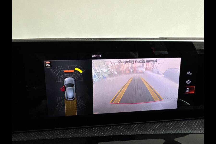Mercedes-Benz A-Klasse 180 Business Solution AMG Camera |Sfeerverlichting|Stoelverwarming|Lane Assist| Cruise Control