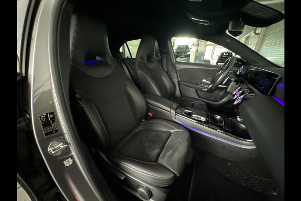 Mercedes-Benz A-Klasse 180 Business Solution AMG Camera |Sfeerverlichting|Stoelverwarming|Lane Assist| Cruise Control