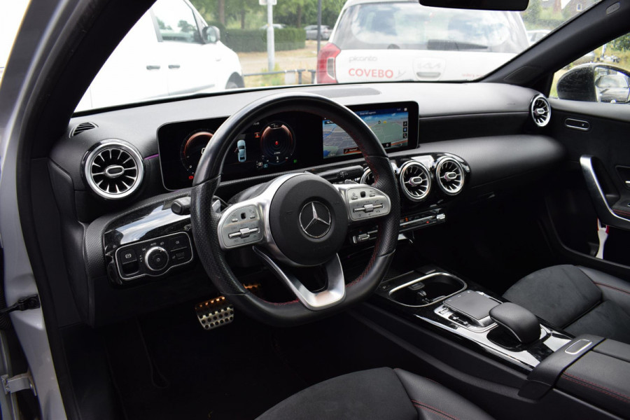 Mercedes-Benz A-Klasse 250 Premium Plus | AMG | Night | Pano | ACC | Half Leer