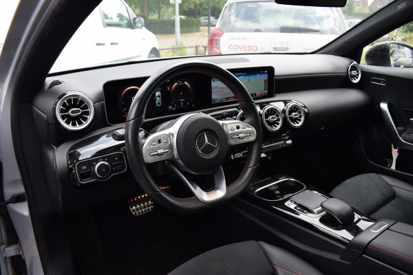 Mercedes-Benz A-Klasse 250 Premium Plus | AMG | Night | Pano | ACC | Half Leer