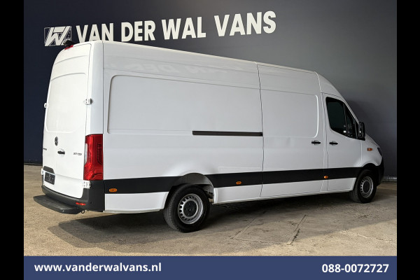 Mercedes-Benz Sprinter 317 CDI 170pk L3H2 Euro6 Airco | 360 Graden Camera | Navigatie | Apple Carplay | Chauffeursstoel Cruisecontrol, Android Auto, Stoelverwarming, 270 Graden Achterdeuren, Parkeersensoren, Bijrijdersbank