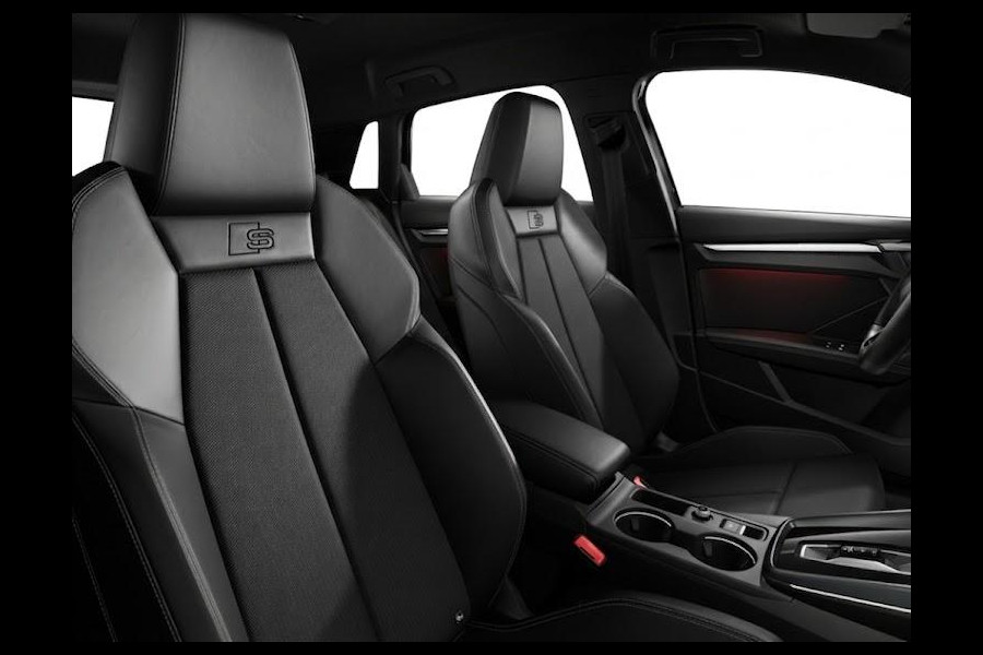 Audi A3 Sportback S edition e-hybrid 204 pk | Warmtewerend glas donker tint | Techniekpakket plus | Optiekpakket zwart plus | Trekhaak |