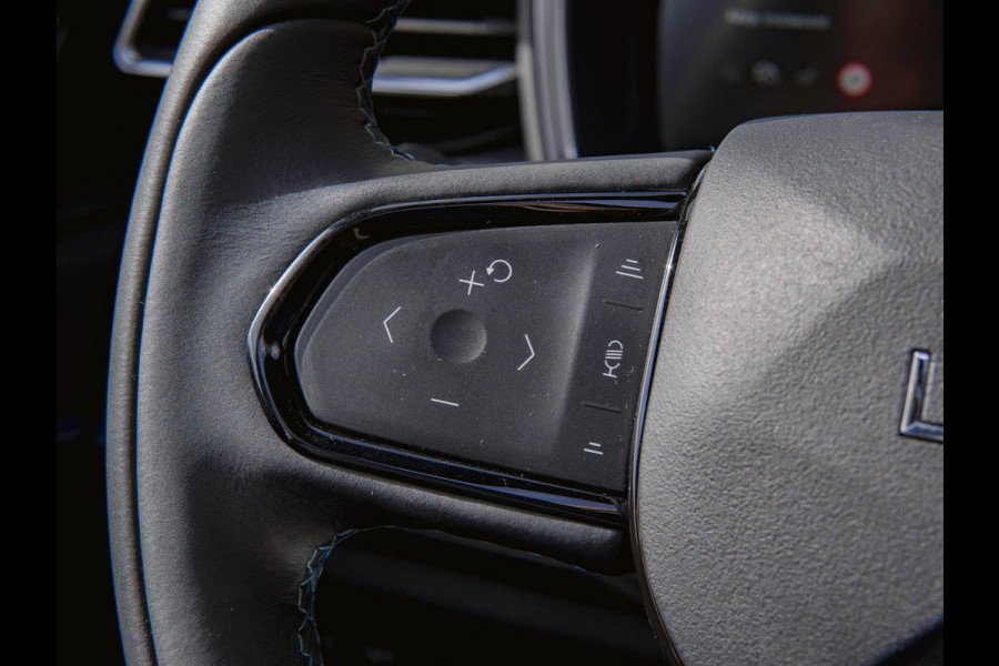 Lynk & Co 01 1.5 Black Edition Panoramadak|360° Camera|ACC|Stoelverwarming|Navi|Carplay