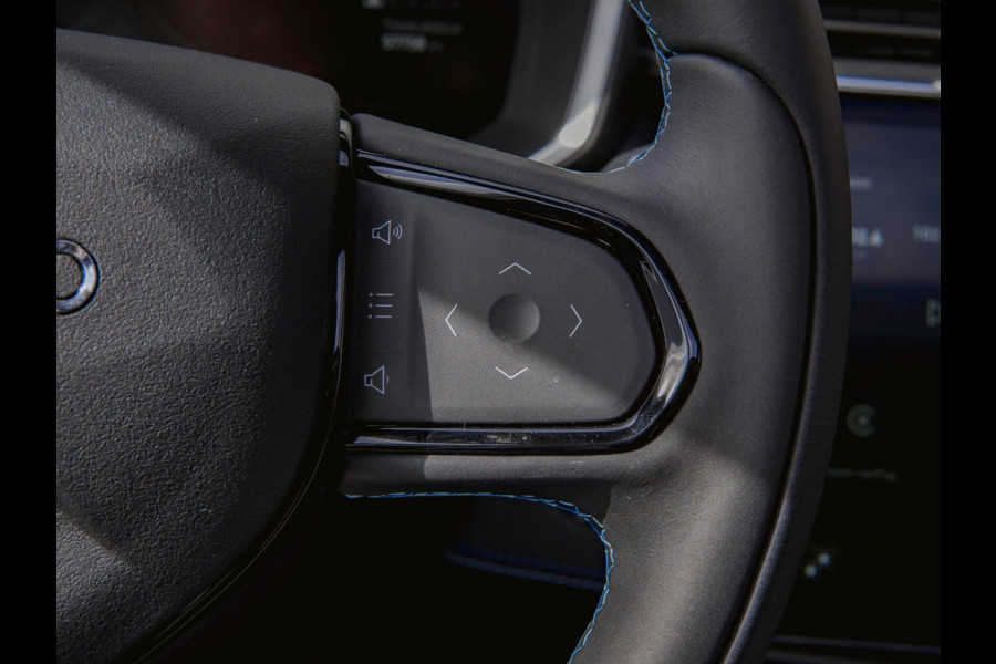 Lynk & Co 01 1.5 Black Edition Panoramadak|360° Camera|ACC|Stoelverwarming|Navi|Carplay