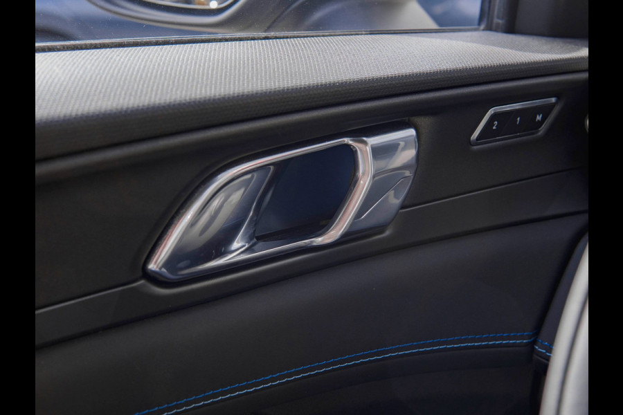 Lynk & Co 01 1.5 Black Edition Panoramadak|360° Camera|ACC|Stoelverwarming|Navi|Carplay