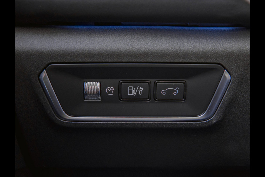 Lynk & Co 01 1.5 Black Edition Panoramadak|360° Camera|ACC|Stoelverwarming|Navi|Carplay