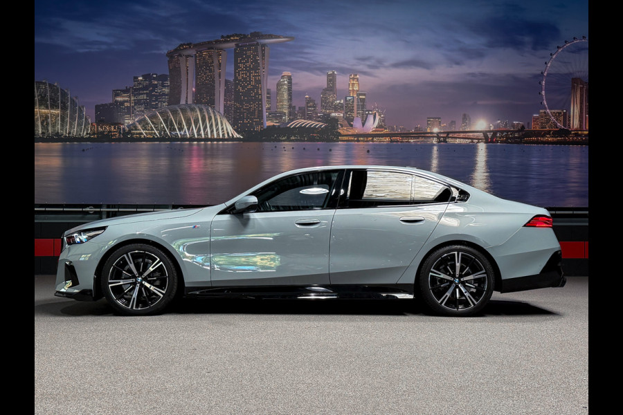 BMW 5 Serie 520i  M-Performance|Panorama|360|HeadUp|NL NAP|BTW