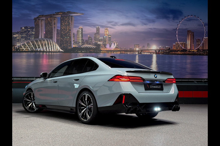 BMW 5 Serie 520i  M-Performance|Panorama|360|HeadUp|NL NAP|BTW
