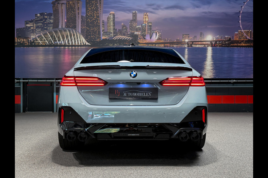 BMW 5 Serie 520i  M-Performance|Panorama|360|HeadUp|NL NAP|BTW