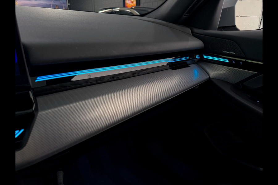 BMW 5 Serie 520i  M-Performance|Panorama|360|HeadUp|NL NAP|BTW