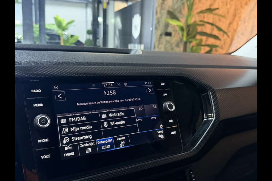 Volkswagen T-Cross 1.0 TSI Style | Automaat | Digitale Cockpit | CarPlay | Stoelverwarming | Trekhaak | LED | Rijklaar