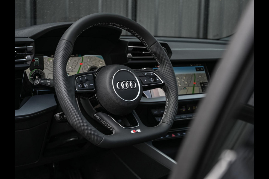 Audi A3 Sportback 45 TFSI e S edition Competition | Panoramadak | 5 jr Garantie | HUD | Sonos Sound | Camera | Ambiance interieur | Active Cruise | S-Seats + Memory | Stoelverwarming | Keyless |