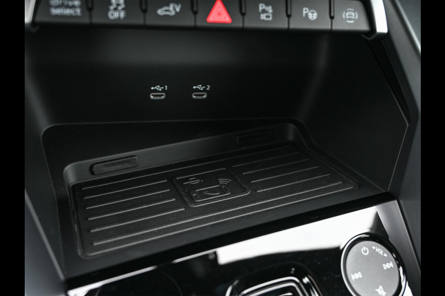 Audi A3 Sportback 45 TFSI e S edition Competition | Panoramadak | 5 jr Garantie | HUD | Sonos Sound | Camera | Ambiance interieur | Active Cruise | S-Seats + Memory | Stoelverwarming | Keyless |
