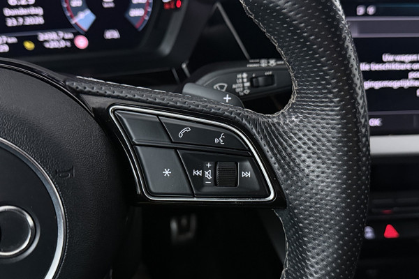 Audi A3 Sportback 30 TFSI S edition (STOELVERWARMING, LANE-ASSIST, NAVIGATIE, PARKEERSENSOREN)