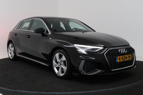 Audi A3 Sportback 30 TFSI S edition (STOELVERWARMING, LANE-ASSIST, NAVIGATIE, PARKEERSENSOREN)